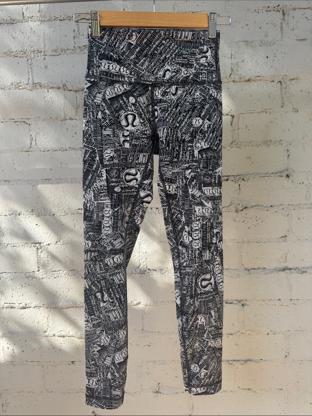 lululemon Wunder Train HR Tight 25” Tear It Up Alpine White Black Logo Size 4 - Picture 5 of 14